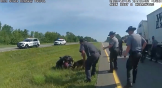 Essa imagem foi capturada por uma câmera de um policial durante um ataque de um cachorro a Jadarrius Rose em Circleville, Ohio