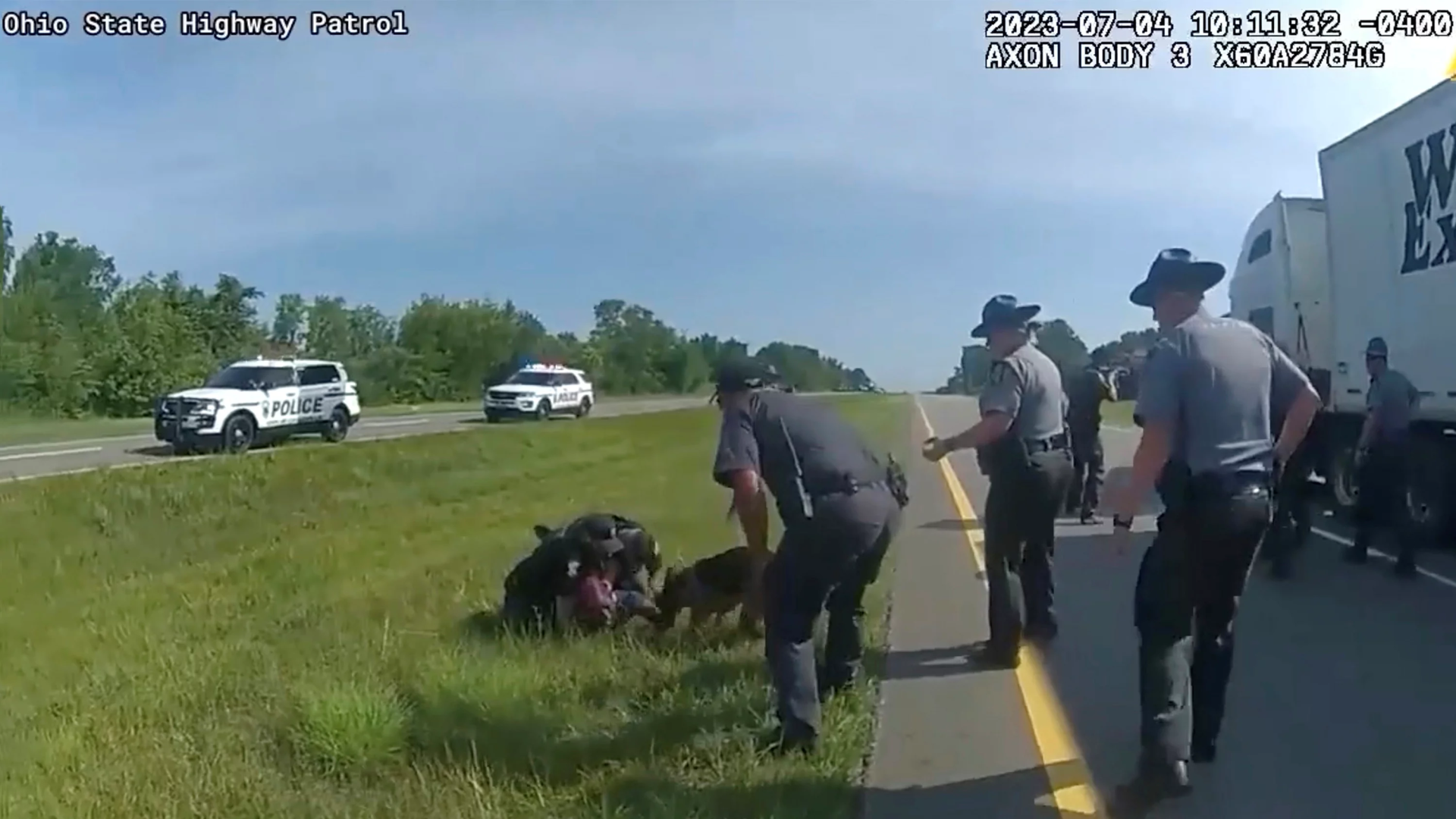 Essa imagem foi capturada por uma câmera de um policial durante um ataque de um cachorro a Jadarrius Rose em Circleville, Ohio