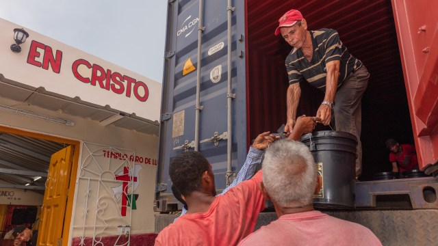 Cristãos em Cuba ajudam em meio ao caos.
